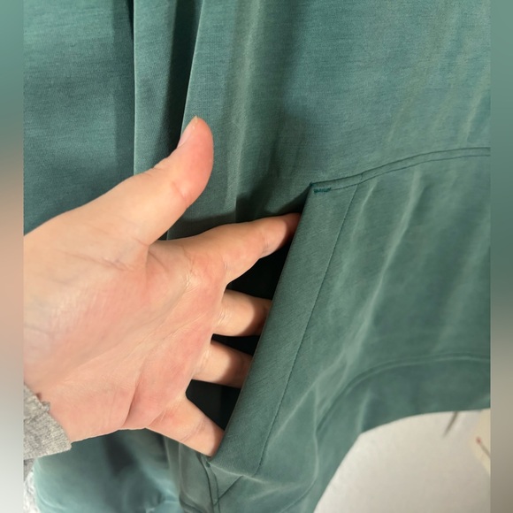 NWT Lululemon Softstreme Hoodie - Picture 2 of 4